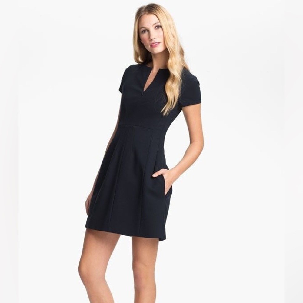 Diane Von Furstenberg DVF Navy Agatha Knit Suiting Dress Size 8